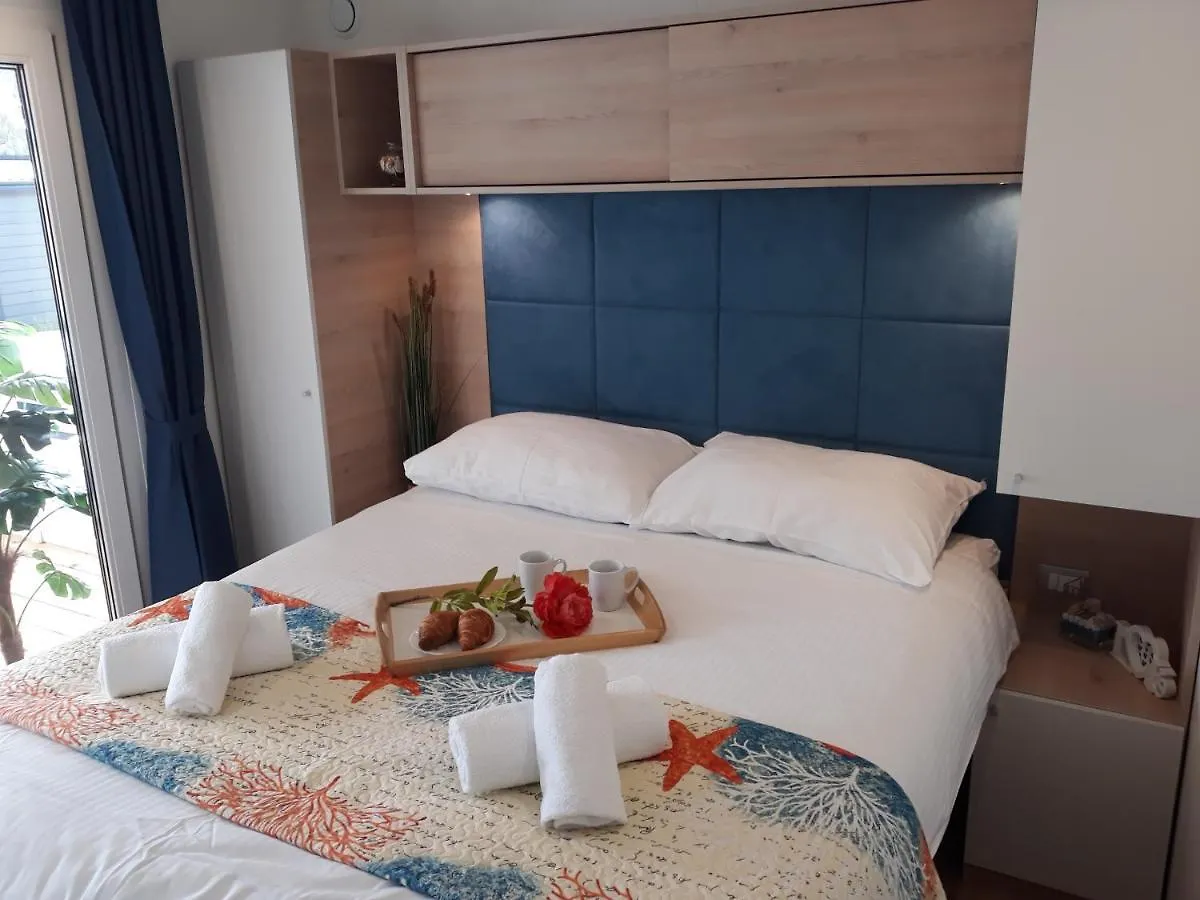 Mobile Home Morska Vila Biograd na Moru 4*,