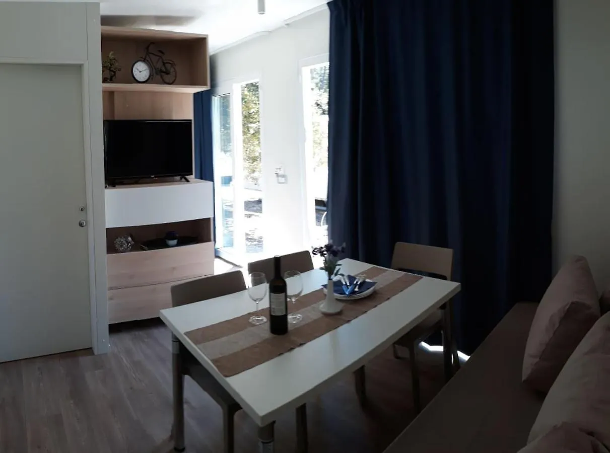 Mobile Home Morska Vila Biograd na Moru 4*,
